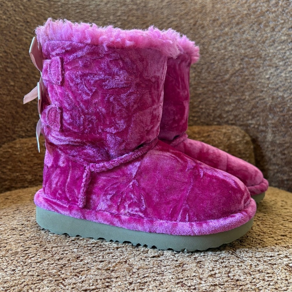 UGG Kids (9) Bailey Bow Crushed Velvet Fuchsia Pink Boots Mid Calf Fur Lined
